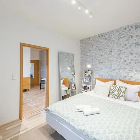 Cozy Old Town Apt Queen Bed Praag